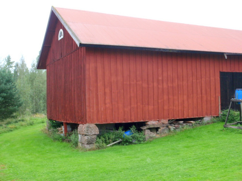 old barns (100+ years old) are built on rock foundations.